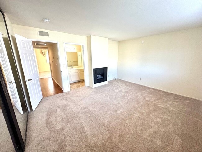 Building Photo - 12251 Moorpark St