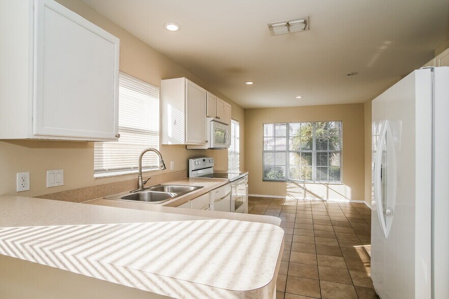 Building Photo - 2630 Walden Ct