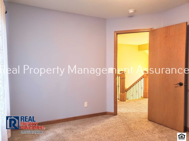 Building Photo - 15590 SW Tanager Dr