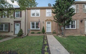 Building Photo - Well maintained 3 bedroom townhouse in established Frederick community ready early May!