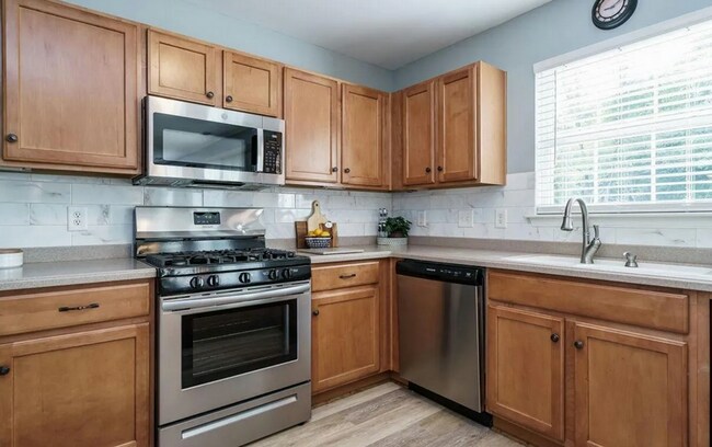 Building Photo - 116 Willow Ridge Dr