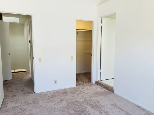 Building Photo - Arcadia 3 Bedroom Condominium – Marble Flo...