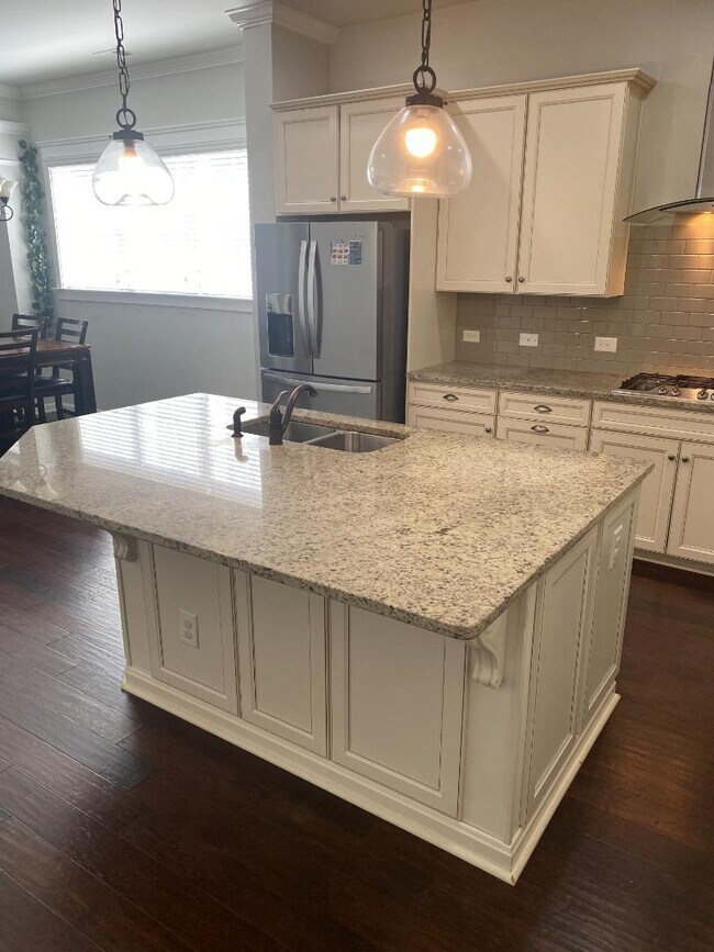 Building Photo - 4221 Courtly Ln