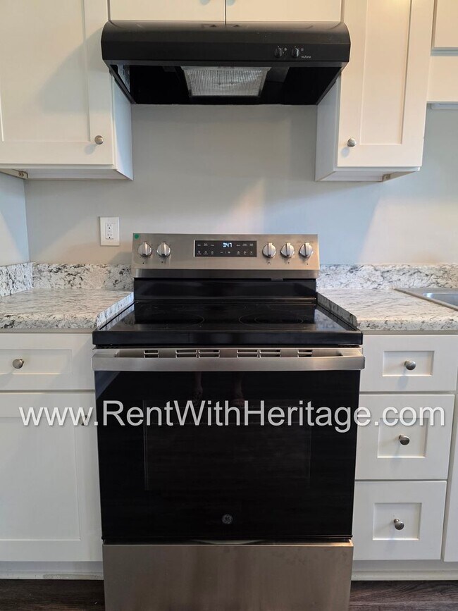 Building Photo - Awesome 3 bd/ 1.5 Bath Brick Ranch / No Steps / Totally Renovated / Great Location