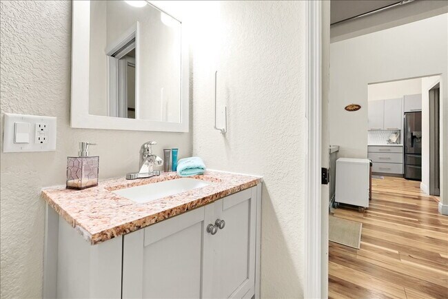 Building Photo - "ALL UTILITIES INCLUDED & Fully Furnished! Stunning 4-Bed, 3-Bath Townhome – Only $1,800/Month fo...
