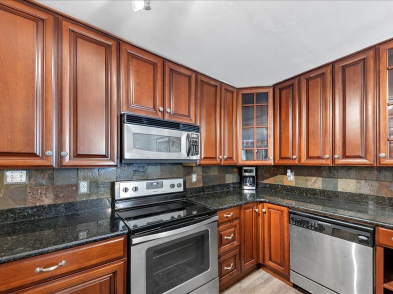 Building Photo - 1410 N Druid Hills Rd