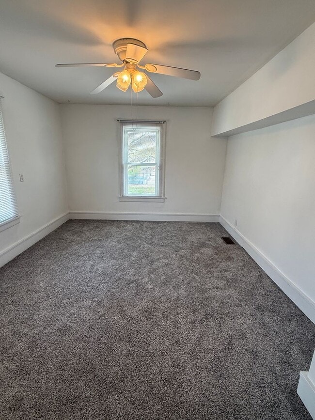 Building Photo - For Rent: Spacious 4-Bedroom Home in Moline, IL – $1,750/month