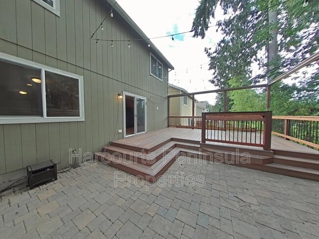 Building Photo - 6716 Takota Pl NE