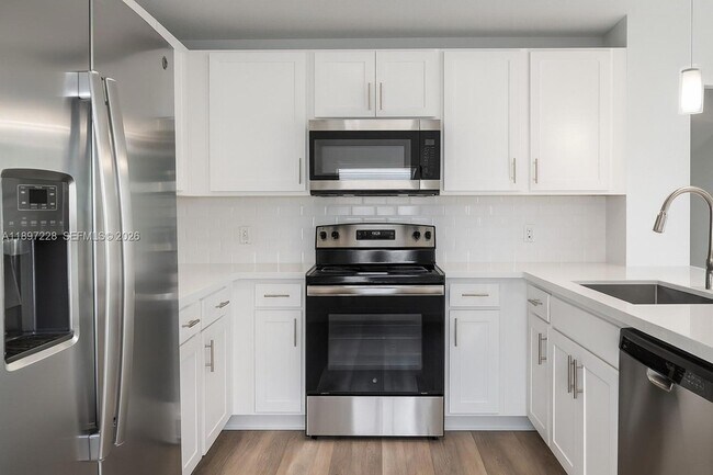 Building Photo - 432 21st St