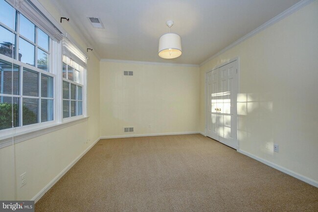 Building Photo - 4509 Tournay Rd