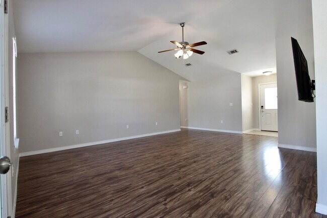 Building Photo - 3151 Forrest Ave