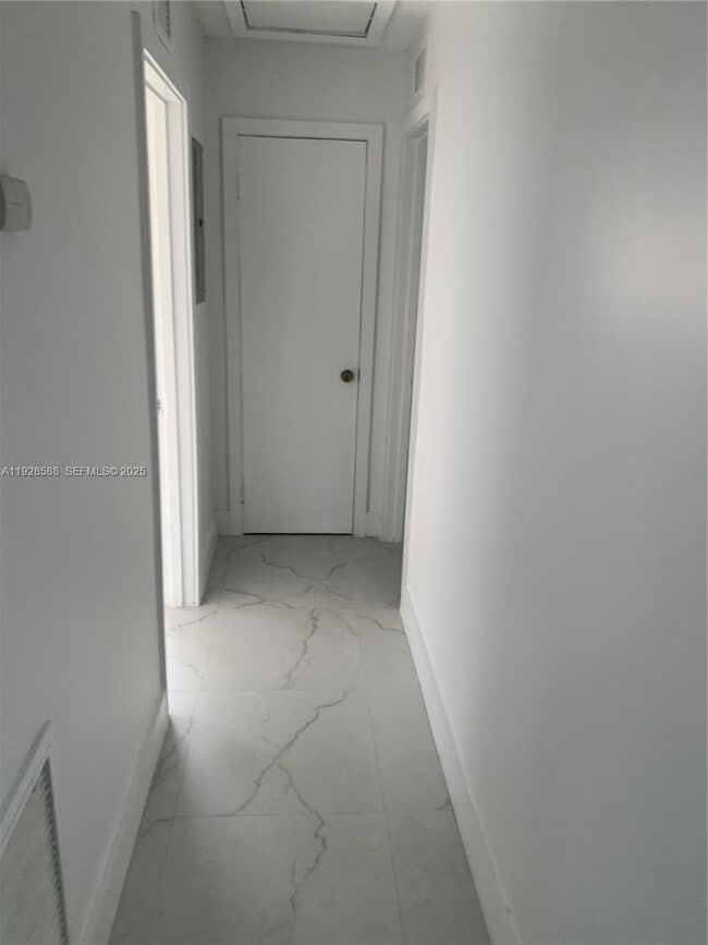 Building Photo - 14300 SW 105th Ave