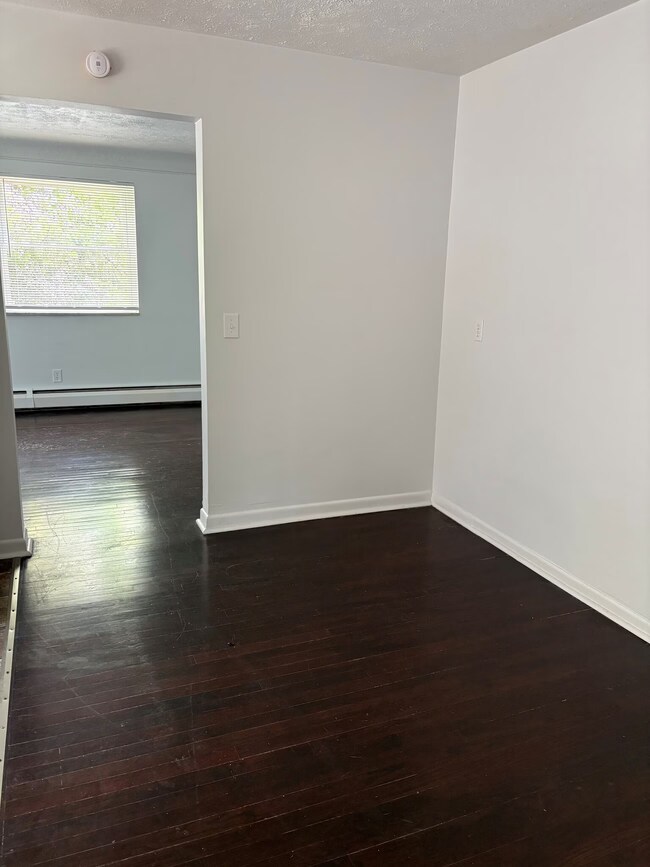 Building Photo - 2605 Chesterfield Ct