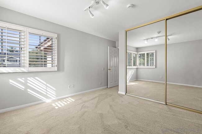 Building Photo - 4485 Sunset Bluffs Way