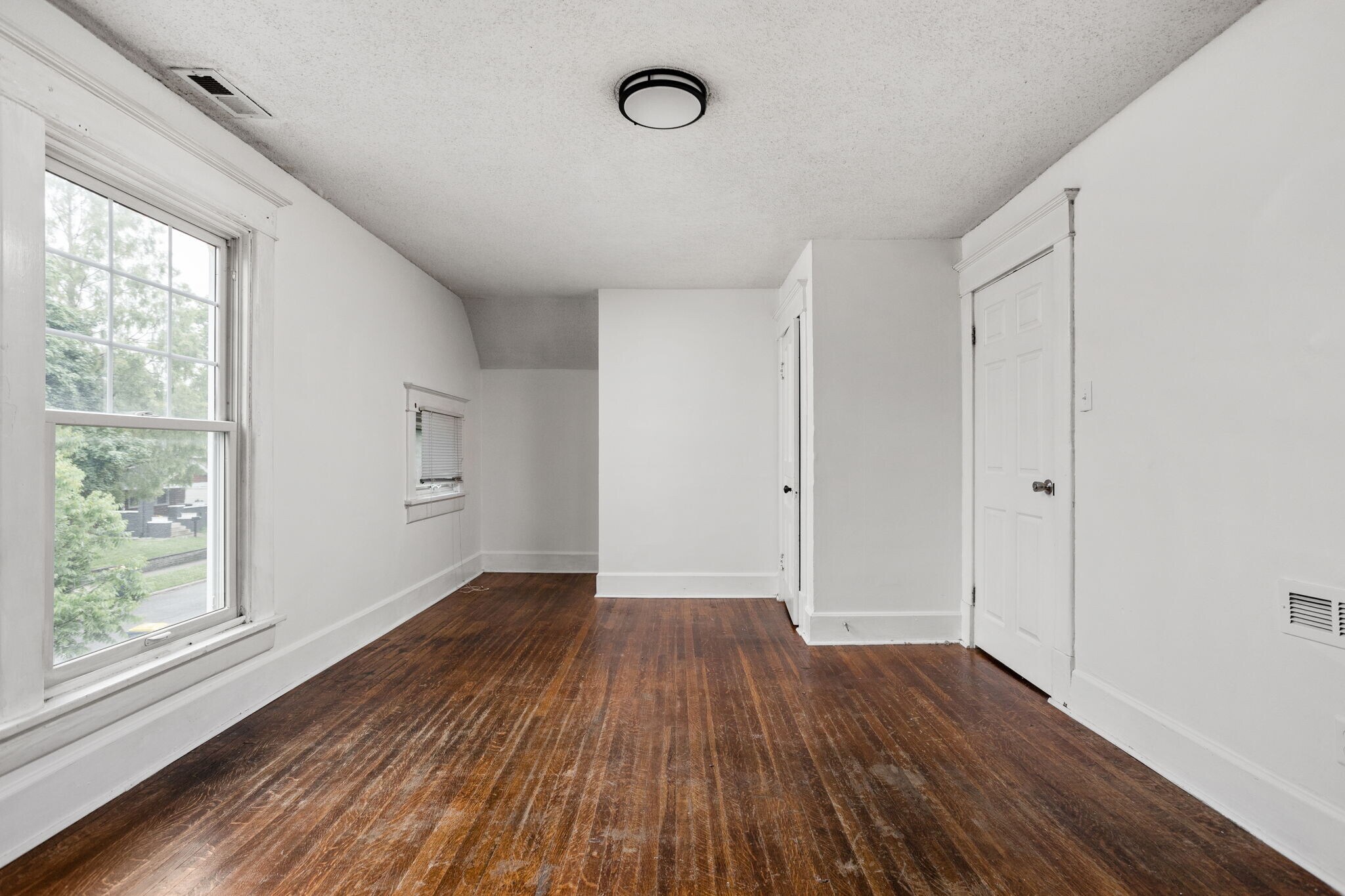 Building Photo - 418 N Drexel Ave