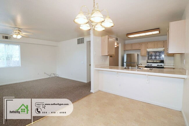 Building Photo - 1549 Bruce Dr