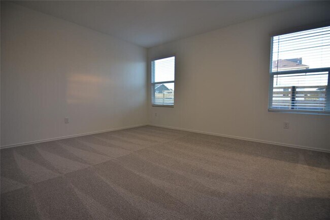 Building Photo - 343 Keefer