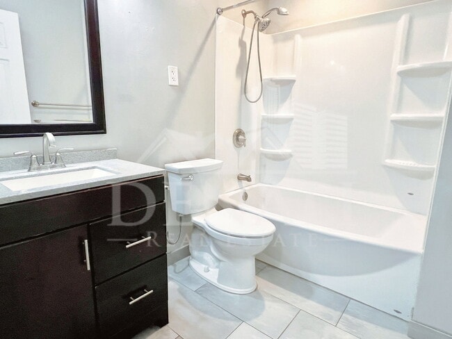 Building Photo - 1220 W Romo Jones St