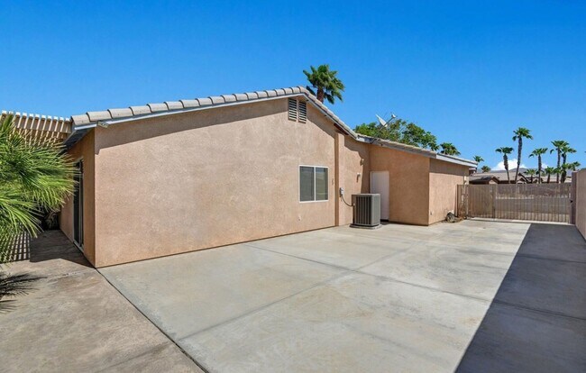 Building Photo - AVAILABLE NOW!! GORGEOUS 3 Bedroom 2 Bathroom Home in Indio!