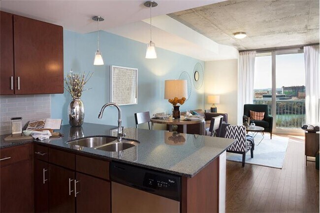 Building Photo - 48 Rainey St