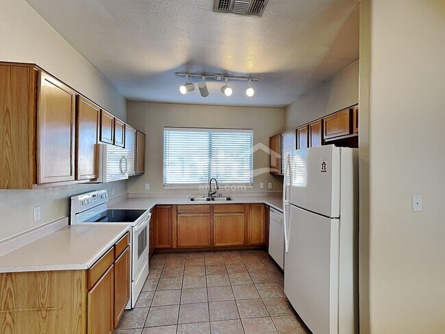 Building Photo - 13571 W Post Dr