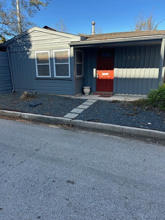 Building Photo - 1922 Vassar St