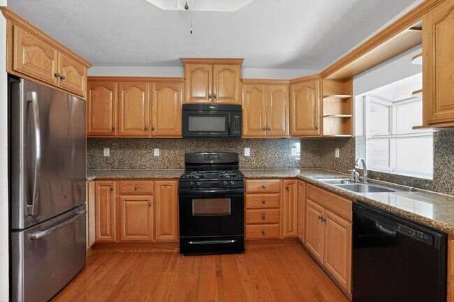 Building Photo - 2230 Sol St