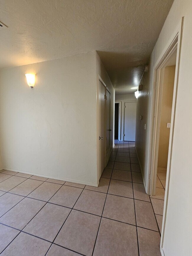 Building Photo - (3) Bed/(2) Bath Pets Negotiable Avail NOW!