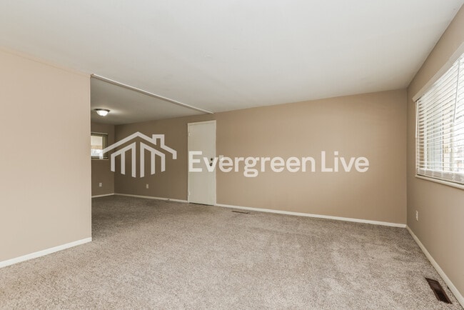 Building Photo - 3927 Elmira Dr