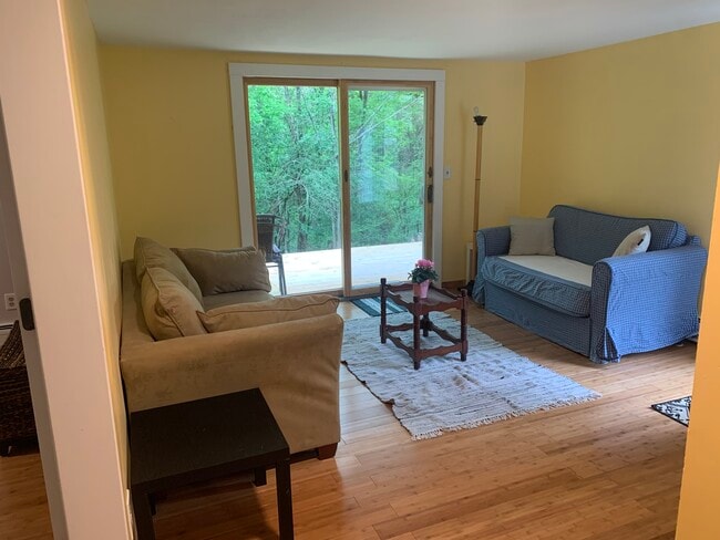 Building Photo - 106 Pineview Ter