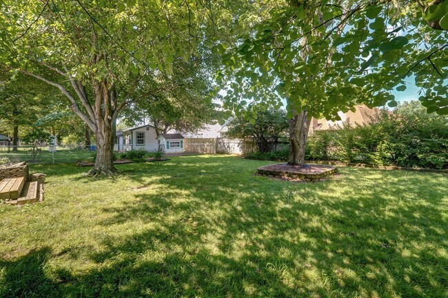 Building Photo - Charming 3 Bed | 2 Bath Home with Beautiful Outdoor Living