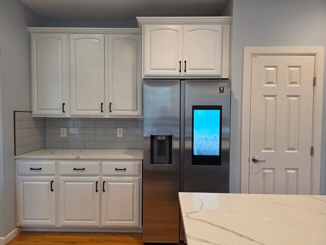 Building Photo - 4 Bedroom Home in Parkland Green!