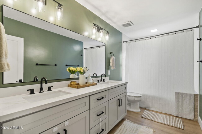 Building Photo - 3515 E Piccadilly Rd