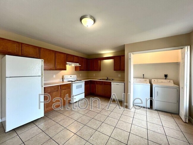 Building Photo - 4 Zell Ln