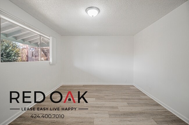 Building Photo - 1415 N Durant St