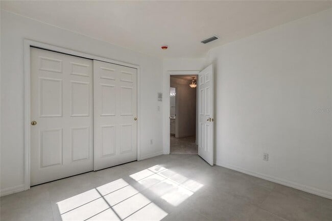 Building Photo - 1694 Town Park Dr