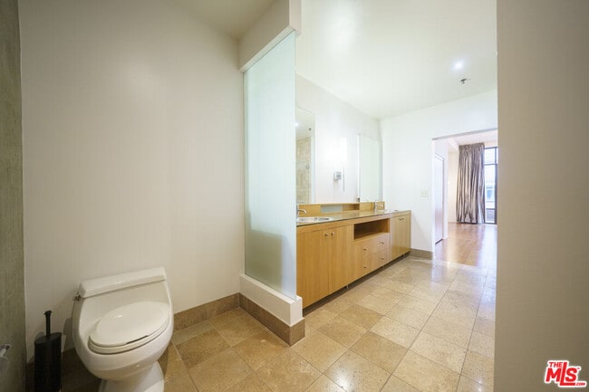 Building Photo - 1111 S Grand Ave