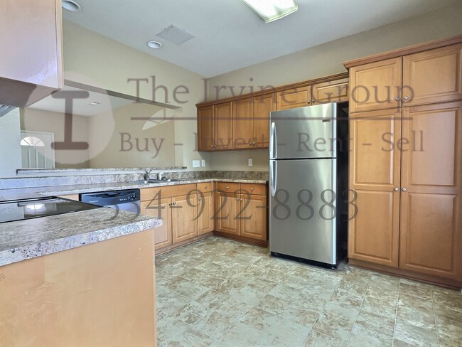 Building Photo - 3 bed 2.5 bath