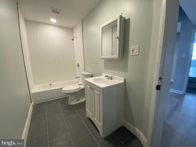 Building Photo - 21 E Price St