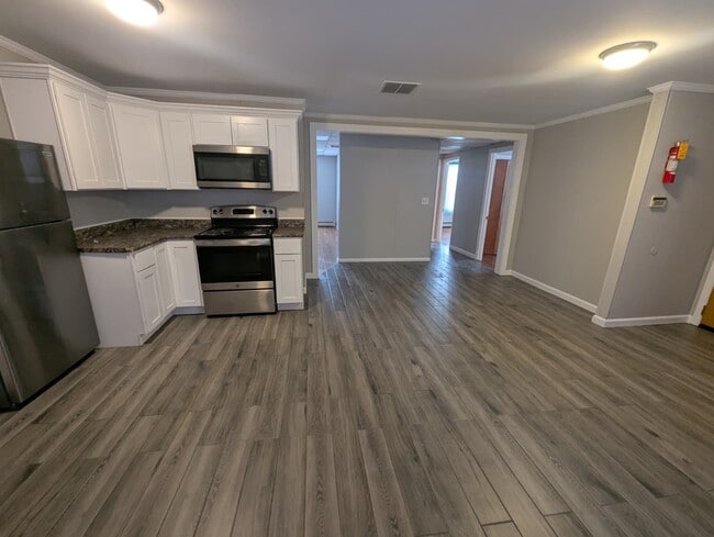 Building Photo - 633 Orange St