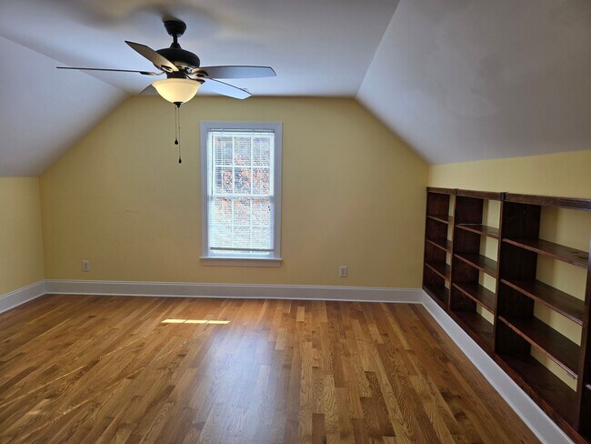 Building Photo - 3653 Pleasants Ridge Dr