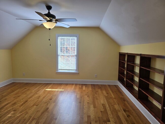 Building Photo - Charming 4-Bed, 5-Bath Home in Established Haswell Bluffs