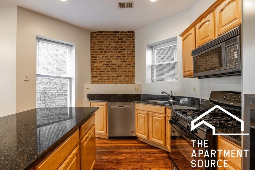 Building Photo - 1010 N Kedzie Ave