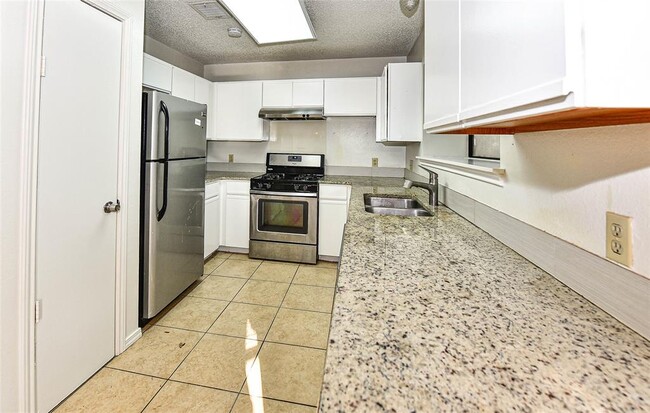 Building Photo - 2108 Waterway Bend