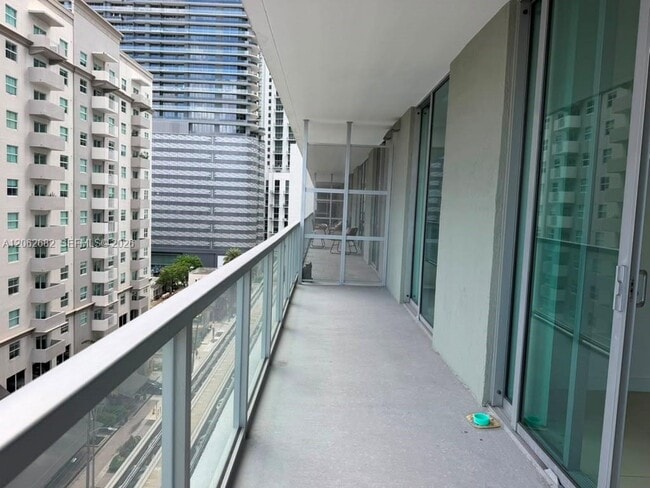Building Photo - 1111 SW 1st Ave