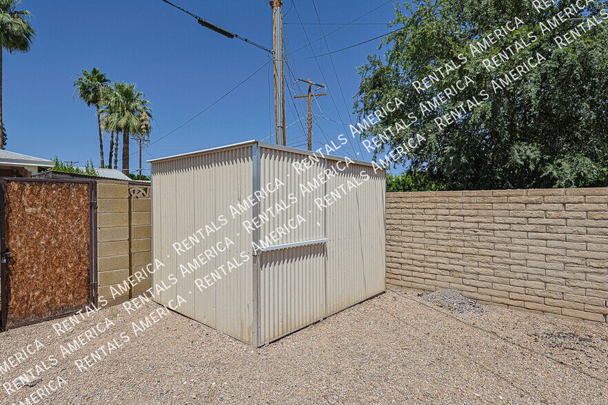 Building Photo - 2114 West Myrtle Ave