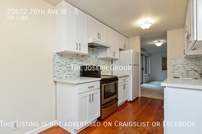 Building Photo - Charming 2BD/1.5BA Edmonds Condo!