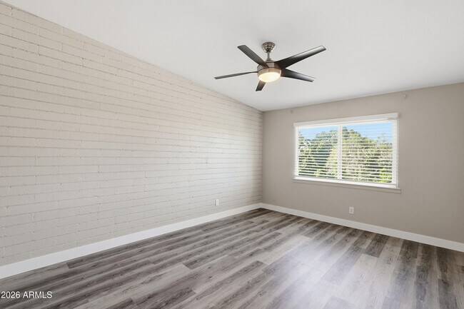 Building Photo - 6116 N 12th Pl