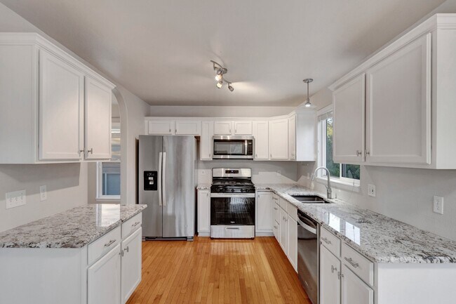 Building Photo - 450 Millstream Terrace