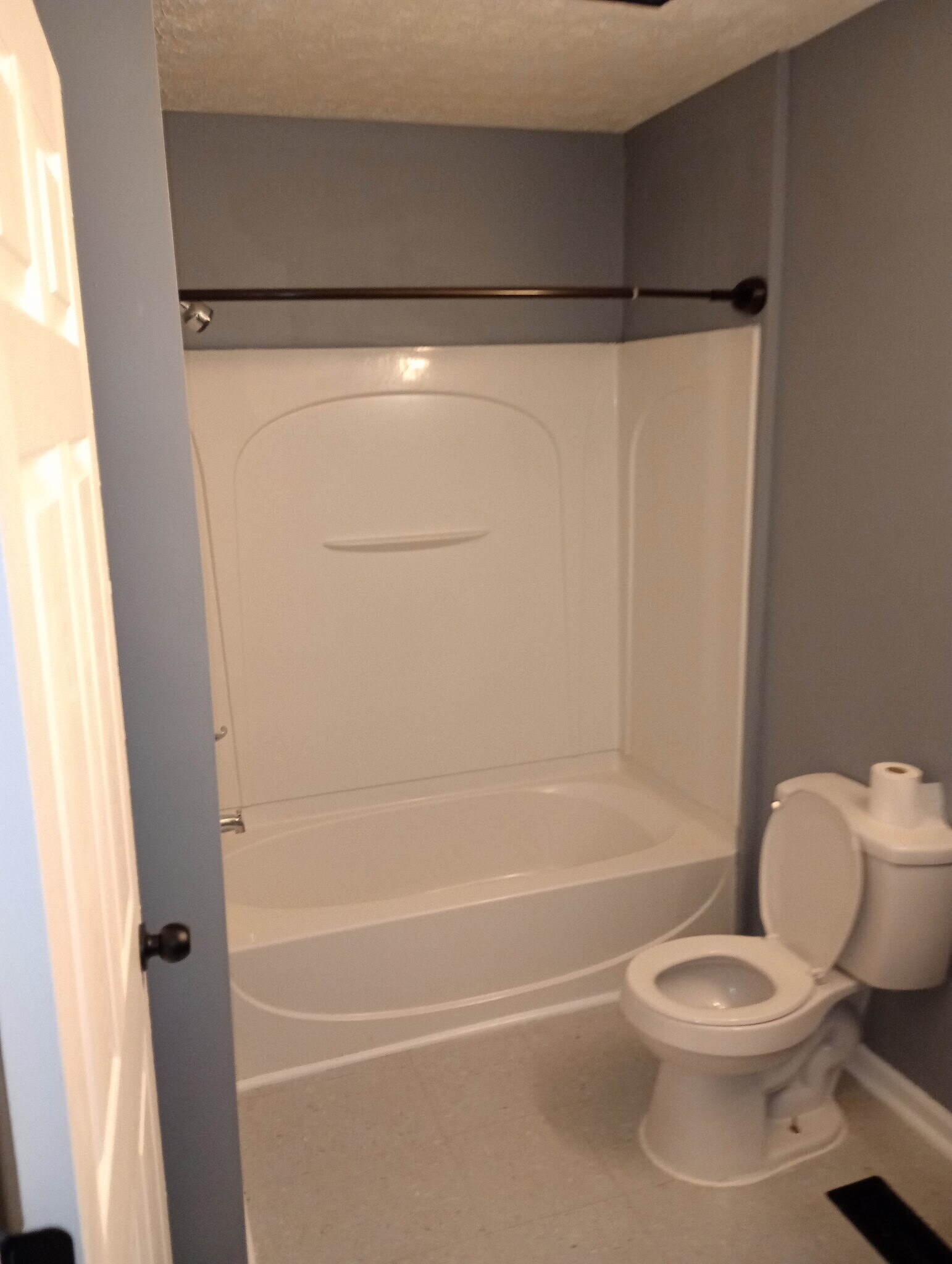 Upstairs Bathroom - 3308 Kirby Ave